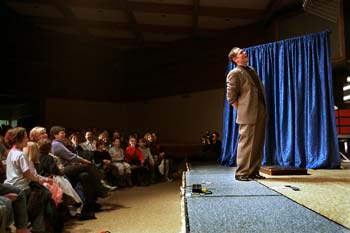 Lou Leventhal entertains crowd